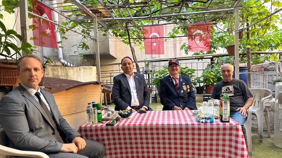 KAYMAKAMIMIZ CEVDET ERTÜRKMEN KIBRIS GAZİMİZ NAMIK KEMAL GÜZEY'İ ZİYARET EDEREK BAYRAMINI KUTLADI