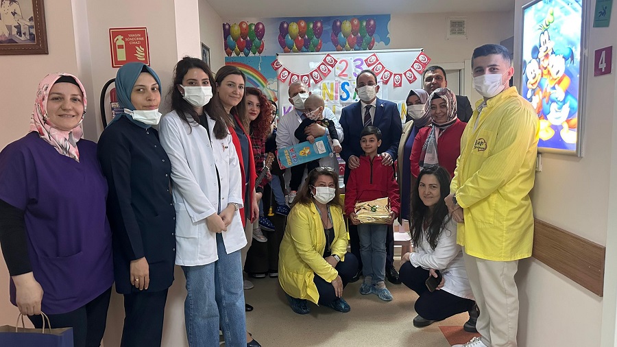 KAYMAKAMIMIZ CEVDET ERTÜRKMEN EĞİTİMLERİNE OKMEYDANI CEMİL TAŞÇIOĞLU ŞEHİR HASTANESİ HASTANE SINIFINDA DEVAM EDEN ÖĞRENCİLERİ ZİYARET ETTİ