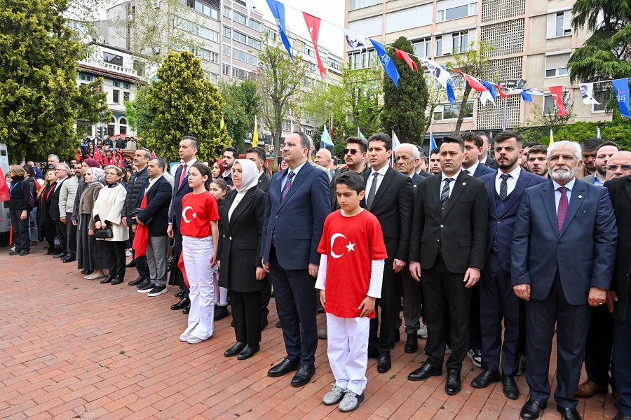 KAYMAKAMIMIZ CEVDET ERTÜRKMEN 23 NİSAN ULUSAL EGEMENLİK VE ÇOCUK BAYRAMI MÜNASEBETİYLE ÇELENK SUNMA TÖRENİNE KATILDI